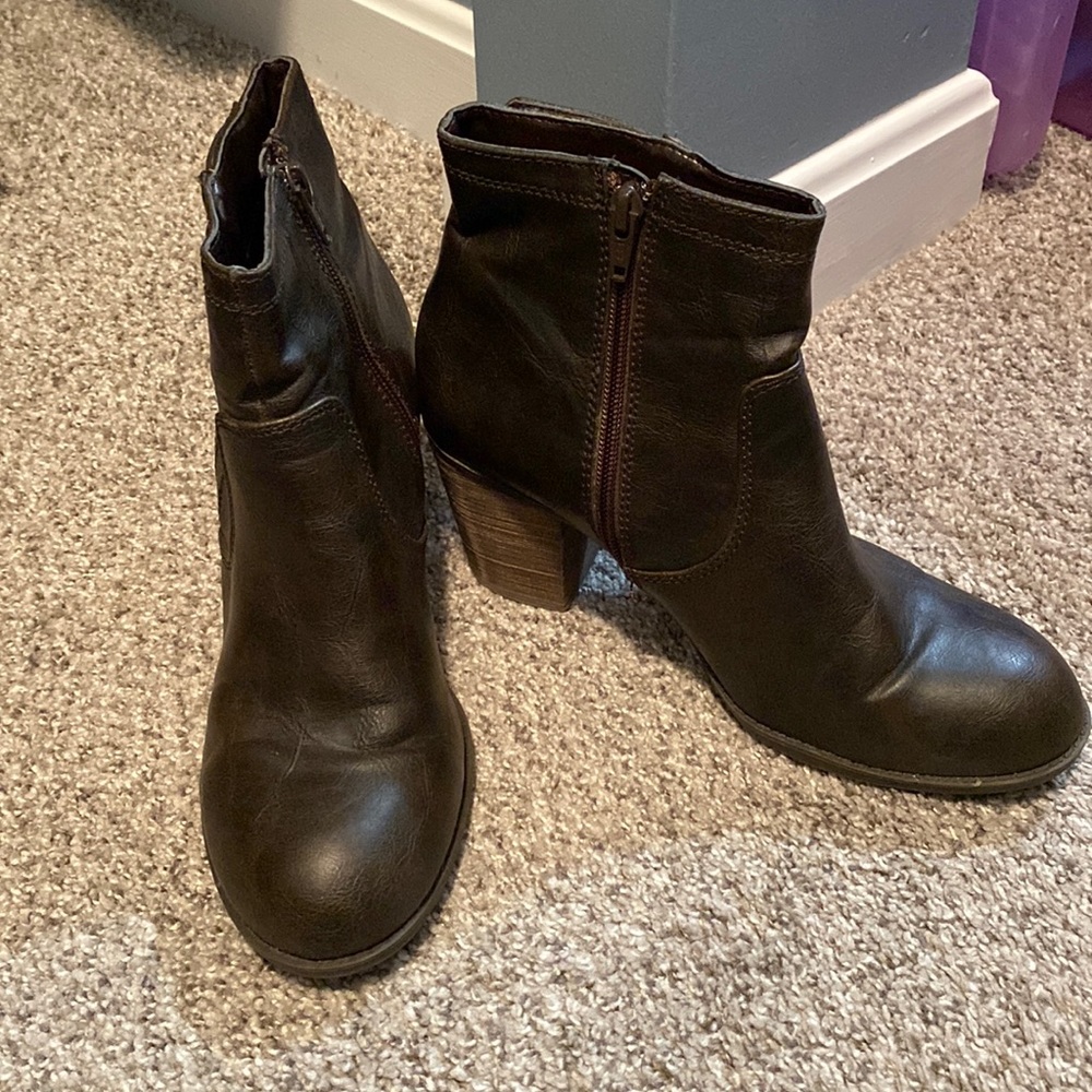 Crown Vintage boots. Size 8.5